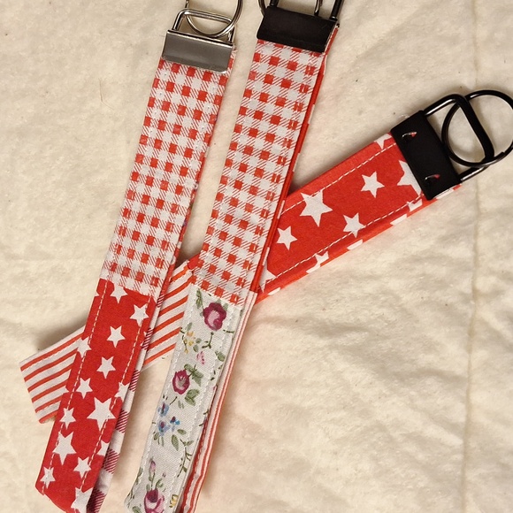 1 - Red Pattern Key Holder - Picture 2 of 2